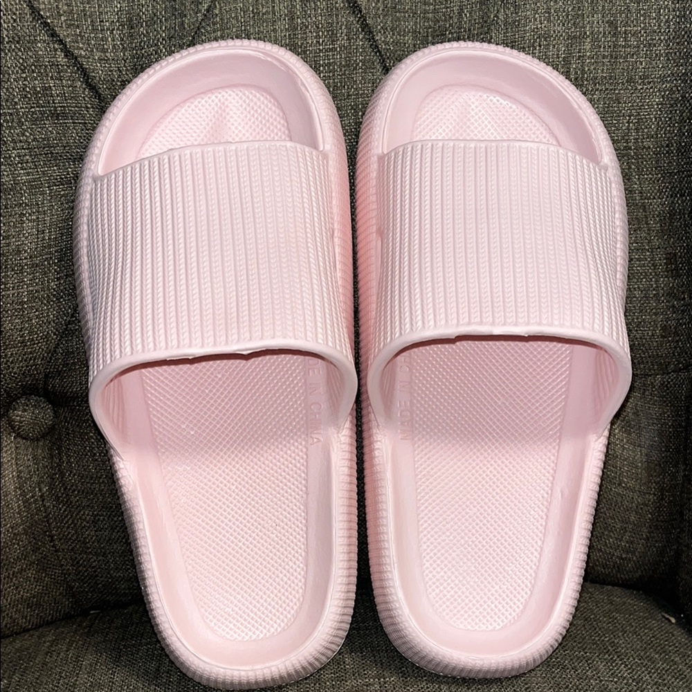 Cloudies Pink Slide Sandals women's size 34-35